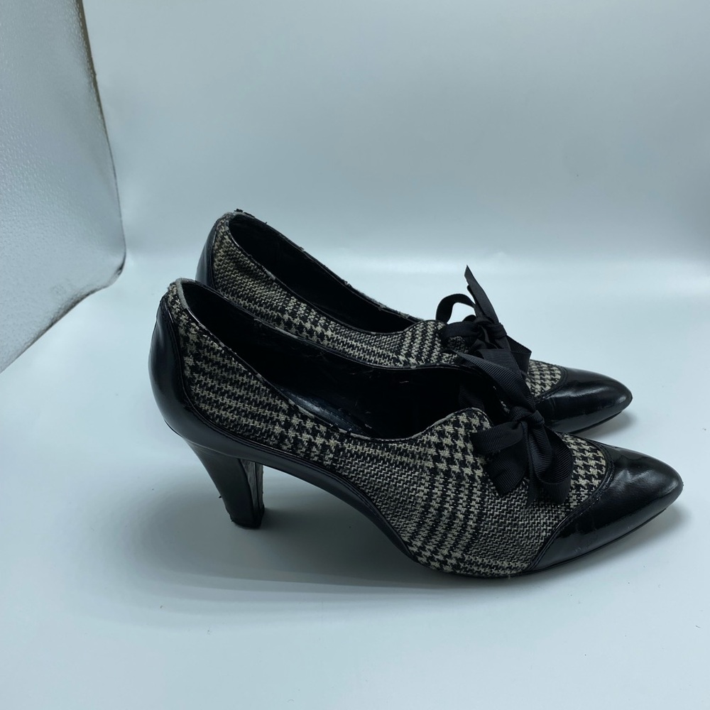 Liz Claiborne Black and White Houndstooth Heels - Picture 2 of 6